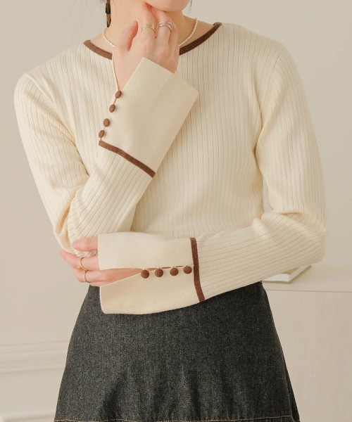 Bab（バブ）の「パイピング袖スリットクルーネックニットプルオーバー（Tシャツ/カットソー・レディース・ブラック/ベージュ/パープル/アイボリー・FREE）」の2枚目の写真