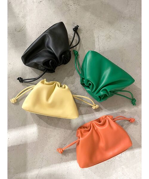 Ungrid(アングリッド)の「フェイクレザーギャザークラッチバッグ(クラッチバッグ・レディース・ブラック/イエロー/オレンジ/グリーン・FREE)」の6枚目の写真