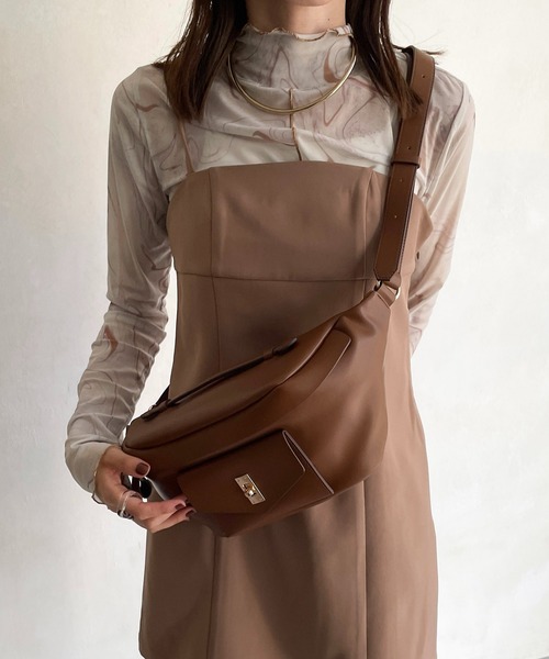 CAPRICIEUX LE'MAGE(カプリシューレマージュ)の「エコレザーボディバッグ(ボディバッグ/ウエストポーチ・レディース・ブラック/ブラウン・FREE)」の8枚目の写真