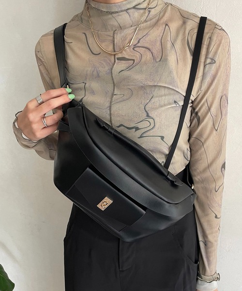 CAPRICIEUX LE'MAGE(カプリシューレマージュ)の「エコレザーボディバッグ(ボディバッグ/ウエストポーチ・レディース・ブラック/ブラウン・FREE)」の10枚目の写真