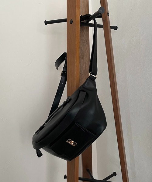 CAPRICIEUX LE'MAGE(カプリシューレマージュ)の「エコレザーボディバッグ(ボディバッグ/ウエストポーチ・レディース・ブラック/ブラウン・FREE)」の5枚目の写真