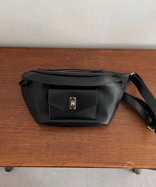 CAPRICIEUX LE'MAGE(カプリシューレマージュ)の「エコレザーボディバッグ(ボディバッグ/ウエストポーチ・レディース・ブラック/ブラウン・FREE)」の11枚目の写真