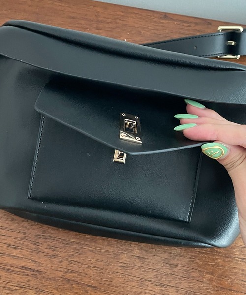 CAPRICIEUX LE'MAGE(カプリシューレマージュ)の「エコレザーボディバッグ(ボディバッグ/ウエストポーチ・レディース・ブラック/ブラウン・FREE)」の12枚目の写真