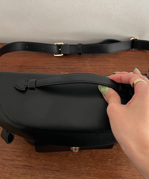 CAPRICIEUX LE'MAGE(カプリシューレマージュ)の「エコレザーボディバッグ(ボディバッグ/ウエストポーチ・レディース・ブラック/ブラウン・FREE)」の13枚目の写真