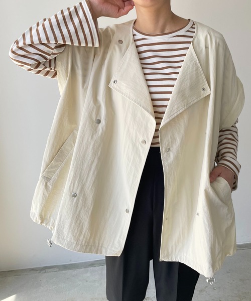 210nouve（トゥージュヌーブ）の「２WAYケープラインノーカラージャケット/袖取り外し可能（ノーカラージャケット・レディース・ブラック/カーキ/アイボリー・FREE）」の2枚目の写真