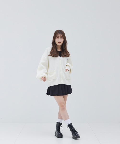 17HR（セブンティーンアワーズ）の「ロゴ刺繍カーディガン