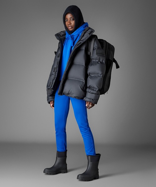 adidas（アディダス）の「BLUE VERSION オーバイサイズ ダウンパファー 