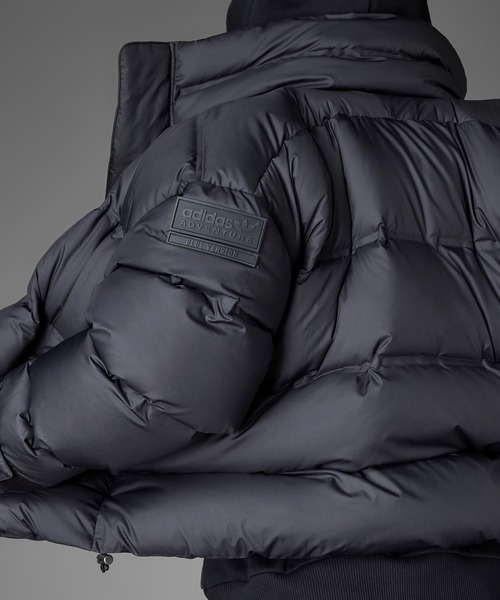 adidas（アディダス）の「BLUE VERSION オーバイサイズ ダウンパファー