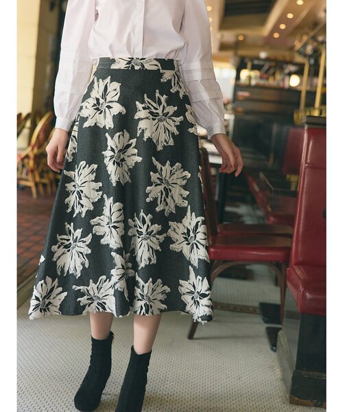 index(インデックス)の「◆フラワージャカード フレアスカート(スカート・レディース・ピンクベージュ/ブラック系/ブルー系・36/38/40)」の2枚目の写真