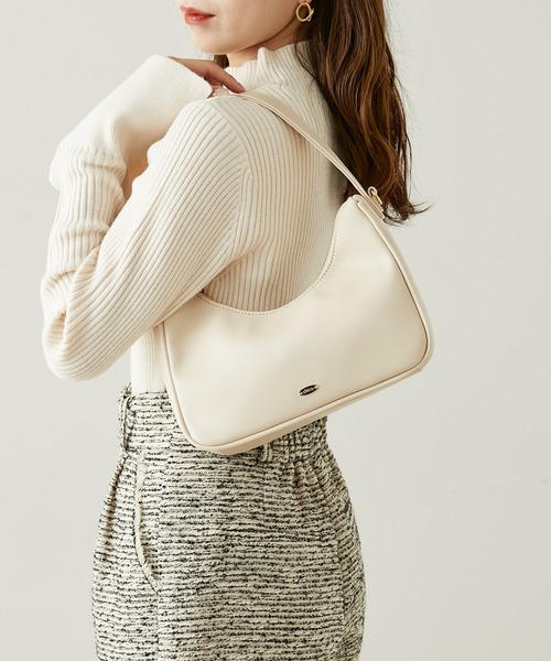 Chico（チコ）の「ポーチ付き2wayラウンドショルダー（ショルダーバッグ・レディース・アイボリー/ブラック/ブラック系その他2・FREE）」の10枚目の写真