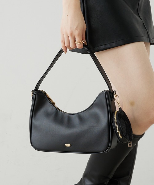 Chico（チコ）の「ポーチ付き2wayラウンドショルダー（ショルダーバッグ・レディース・アイボリー/ブラック/ブラック系その他2・FREE）」の5枚目の写真