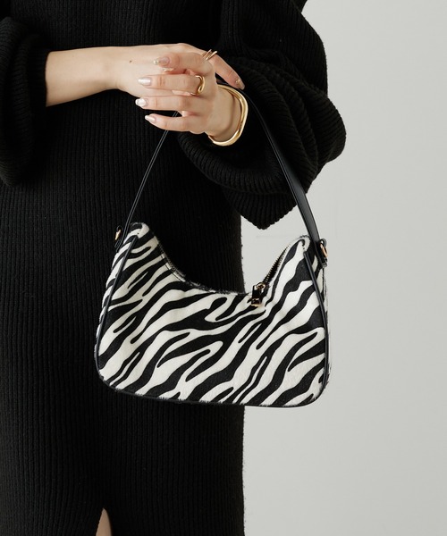 Chico（チコ）の「ポーチ付き2wayラウンドショルダー（ショルダーバッグ・レディース・アイボリー/ブラック/ブラック系その他2・FREE）」の12枚目の写真