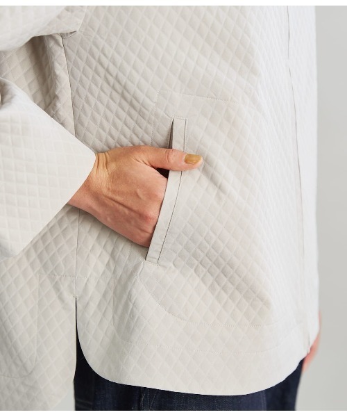 SIPULI（シプリ）の「【手洗い可能】Matelasse フーデッドブルゾン（ブルゾン・レディース・カーキ/グレイッシュベージュ・2）」の9枚目の写真