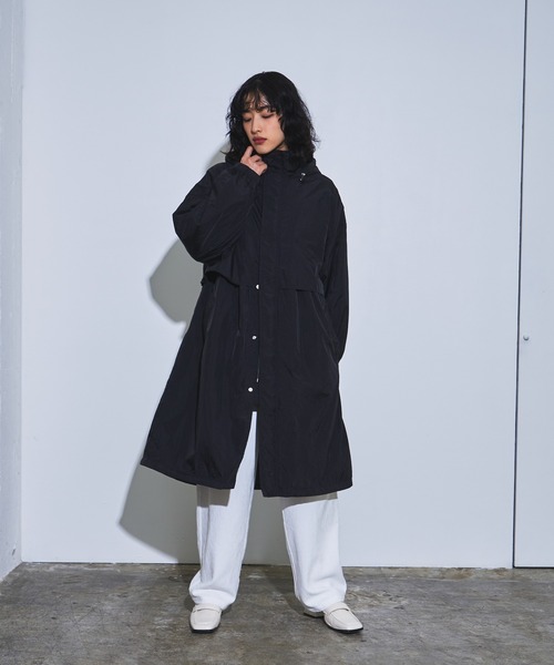 4youstory(フォーユーストーリー)の「【4youstory】フード付きパデットロングコート(モッズコート・レディース・ブラック/オフホワイト・FREE)」の1枚目の写真