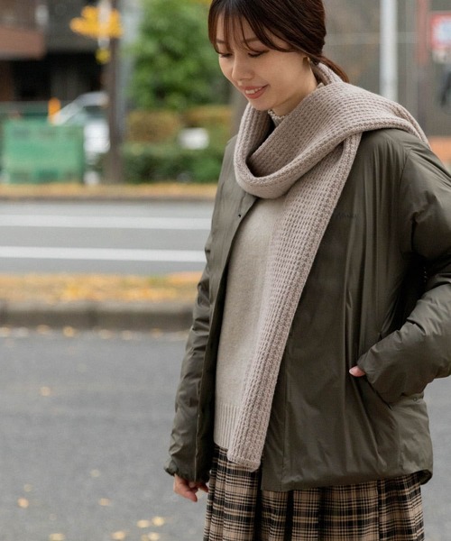 ROBERT MACKIE（ロバートマッキー）の「『別注』ROBERT MACKIE×DOORS　Knit Scarf（マフラー・レディース・グレー/ベージュ/レッド・-）」の5枚目の写真