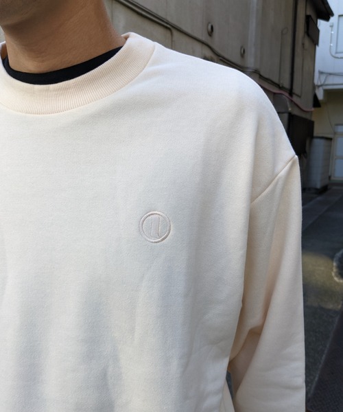 NESTA(ネスタ)の「【ZOZO限定】ビックシルエット クルーネック スウェット 同色刺繍 NESTA サークルロゴ(スウェット・メンズ・ダークグリーン/グレー/ブラック/アイボリー・L/XL)」の2枚目の写真