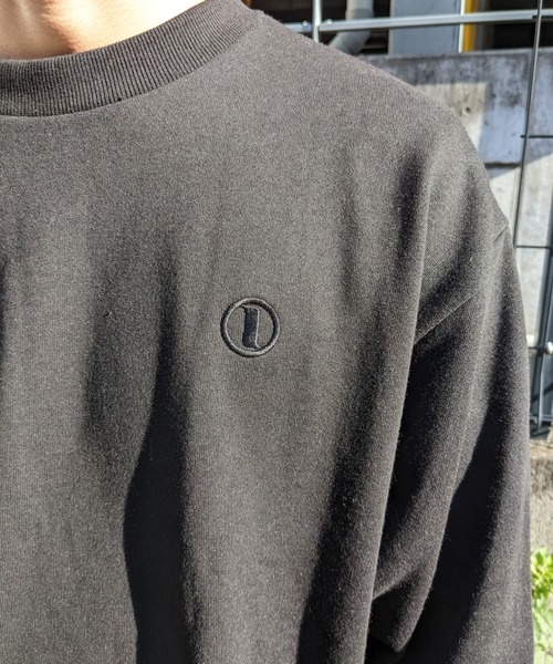 NESTA(ネスタ)の「【ZOZO限定】ビックシルエット クルーネック スウェット 同色刺繍 NESTA サークルロゴ(スウェット・メンズ・ダークグリーン/グレー/ブラック/アイボリー・L/XL)」の3枚目の写真