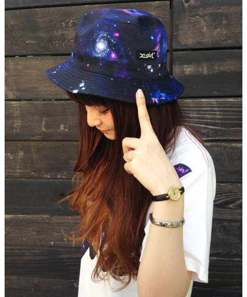 X-girl（エックスガール）の「COSMIC REVERSIBLE HAT 【神戸/福岡リニューアル限定アイテム】（ハット・レディース・ブラック/ネイビー・ONE SIZE）」の10枚目の写真