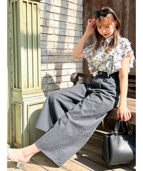 dazzlin（ダズリン）の「カットアウトフリルシャツトップス（シャツ/ブラウス・レディース・ベージュ/その他1/ブルー/オフホワイト・FREE）」の6枚目の写真