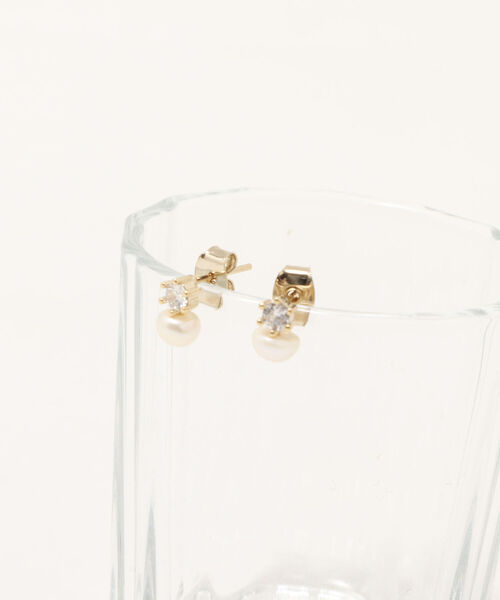NOLLEY’S Sophi（ノーリーズソフィ）の「淡水パールキラプチピアス（ピアス（両耳用）・レディース・オフホワイト・FREE）」の4枚目の写真