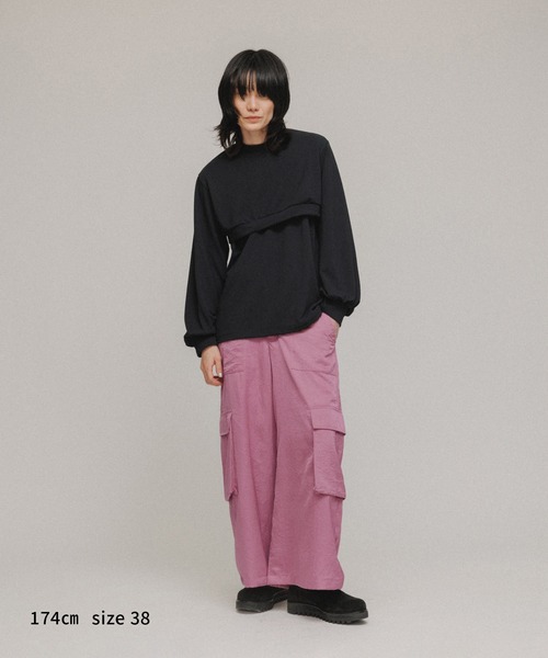 M TO R（ムウトアール）の「［PANTS］SATIN WIDE CARGO PANTS（その他パンツ・レディース・ブラック/ピンク系その他2・36/38/40）」の5枚目の写真