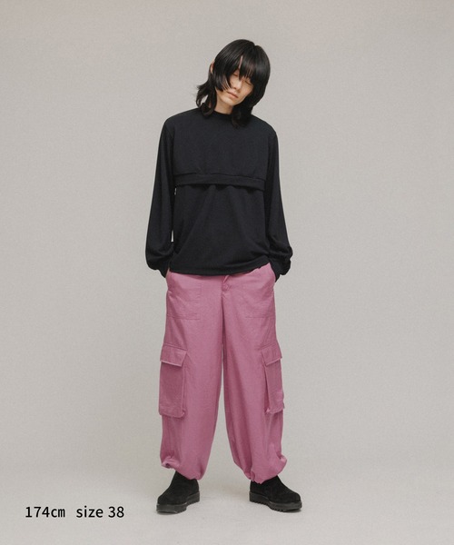 M TO R（ムウトアール）の「［PANTS］SATIN WIDE CARGO PANTS（その他パンツ・レディース・ブラック/ピンク系その他2・36/38/40）」の6枚目の写真