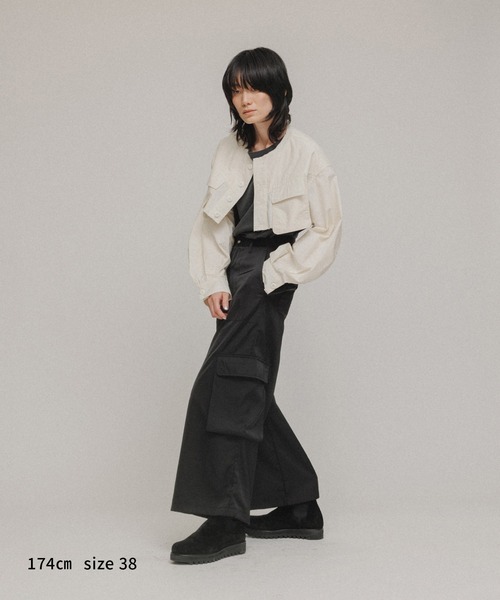 M TO R（ムウトアール）の「［PANTS］SATIN WIDE CARGO PANTS（その他パンツ・レディース・ブラック/ピンク系その他2・36/38/40）」の8枚目の写真
