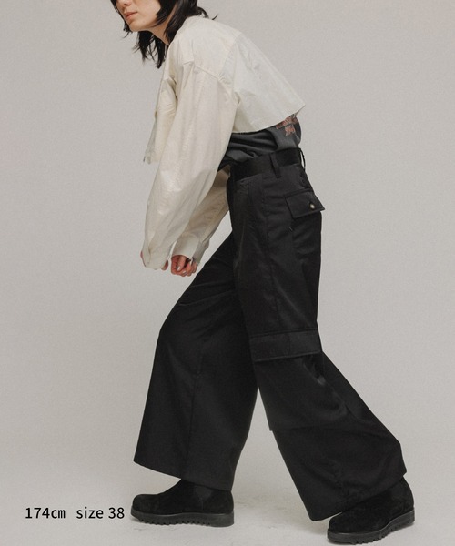 M TO R（ムウトアール）の「［PANTS］SATIN WIDE CARGO PANTS（その他パンツ・レディース・ブラック/ピンク系その他2・36/38/40）」の9枚目の写真