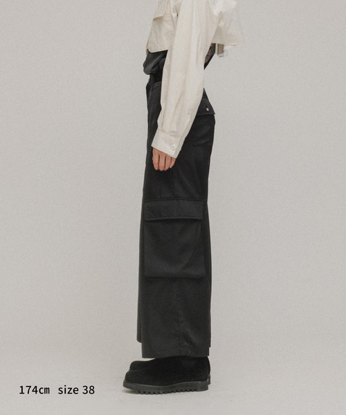 M TO R（ムウトアール）の「［PANTS］SATIN WIDE CARGO PANTS（その他パンツ・レディース・ブラック/ピンク系その他2・36/38/40）」の19枚目の写真