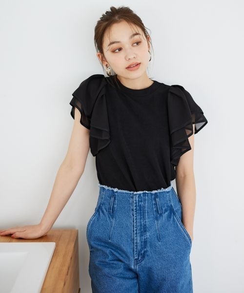 mysty woman(ミスティウーマン)の「イソザイフレアスリーブプルオーバー 963785(Tシャツ/カットソー・レディース・ブラック/ベージュ/オフホワイト・FREE)」の2枚目の写真