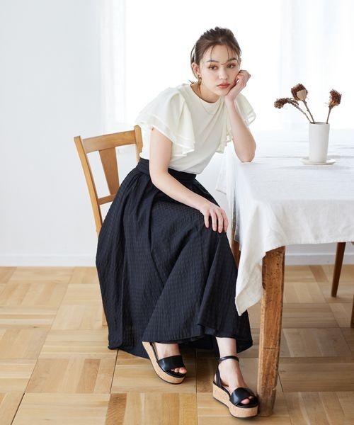 mysty woman(ミスティウーマン)の「イソザイフレアスリーブプルオーバー 963785(Tシャツ/カットソー・レディース・ブラック/ベージュ/オフホワイト・FREE)」の22枚目の写真
