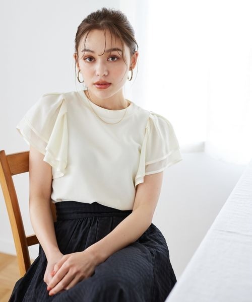 mysty woman(ミスティウーマン)の「イソザイフレアスリーブプルオーバー 963785(Tシャツ/カットソー・レディース・ブラック/ベージュ/オフホワイト・FREE)」の7枚目の写真