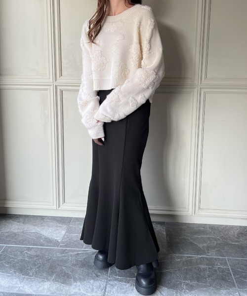 JUNOAH(ジュノア)の「ショート丈花柄ニット(ニット/セーター・レディース・ブラック/グリーン/アイボリー/グレイッシュベージュ/ブルー/チャコール・FREE/MEDIUM/LARGE)」の13枚目の写真