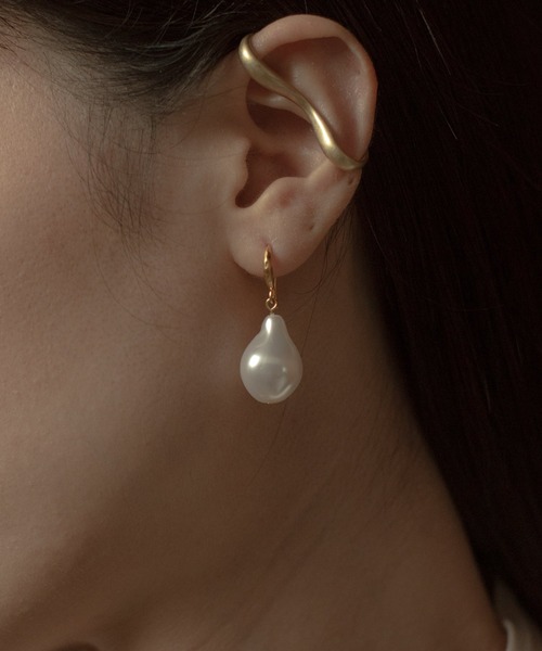 novice（ノーヴィス）の「【novice】Drop Pearl Hook Pierce（ピアス（両耳用）・レディース・シルバー/ゴールド・FREE）」の2枚目の写真