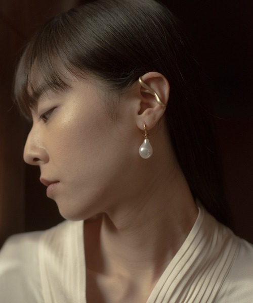 novice（ノーヴィス）の「【novice】Drop Pearl Hook Pierce（ピアス（両耳用）・レディース・シルバー/ゴールド・FREE）」の4枚目の写真