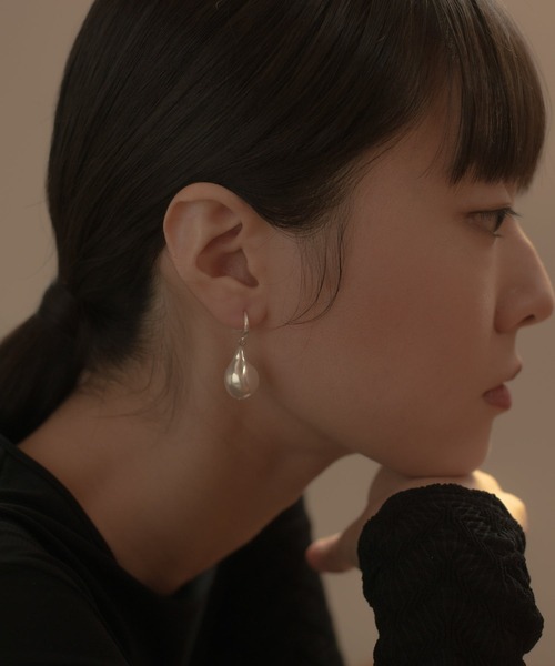 novice（ノーヴィス）の「【novice】Drop Pearl Hook Pierce（ピアス（両耳用）・レディース・シルバー/ゴールド・FREE）」の10枚目の写真