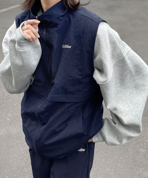 Chillfar（チルファー）の「スタンドナイロンベスト（ベスト・レディース・ブラック/ネイビー/グレイッシュベージュ/グレー・FREE）」の4枚目の写真