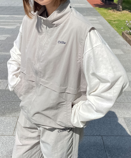 Chillfar（チルファー）の「スタンドナイロンベスト（ベスト・レディース・ブラック/ネイビー/グレイッシュベージュ/グレー・FREE）」の2枚目の写真