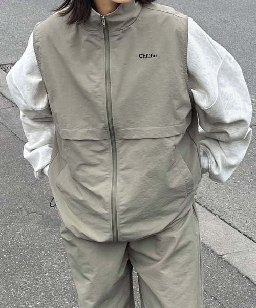 Chillfar（チルファー）の「スタンドナイロンベスト（ベスト・レディース・ブラック/ネイビー/グレイッシュベージュ/グレー・FREE）」の3枚目の写真