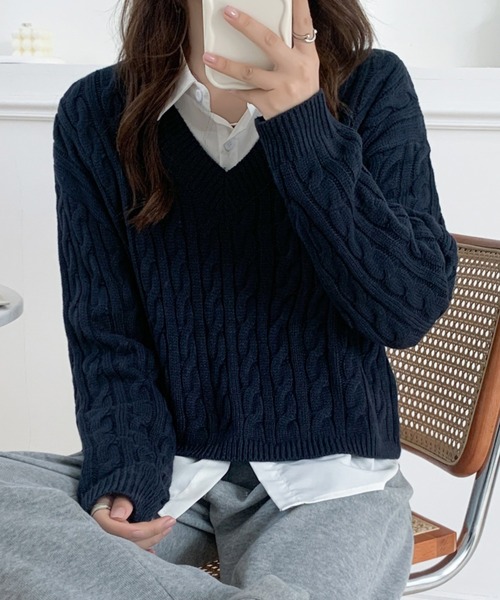 ABITOKYO（アビトーキョー）の「ショート丈Vネックケーブルニット