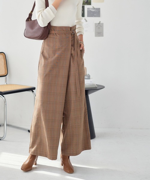 KOBE LETTUCE(コウベレタス)の「ベルト付きラップ風ストレートワイドパンツ(その他パンツ・レディース・ブラック系/ネイビー系/ブラック/グレー/ブラウン系/ブラック系1・M)」の1枚目の写真