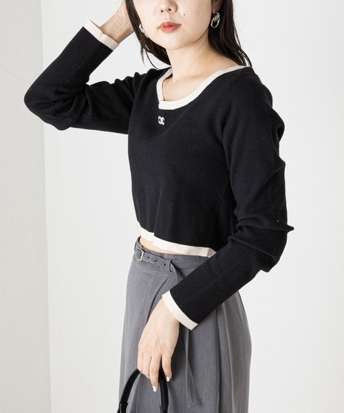 Chico（チコ）の「クルーネック胸刺繍配色チビニット（ニット/セーター