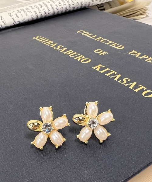 VICKY（ビッキー）の「【KOREAN ITEM】ビジューパールピアス（ピアス（両耳用）・レディース・ゴールド系その他・FREE）」の2枚目の写真