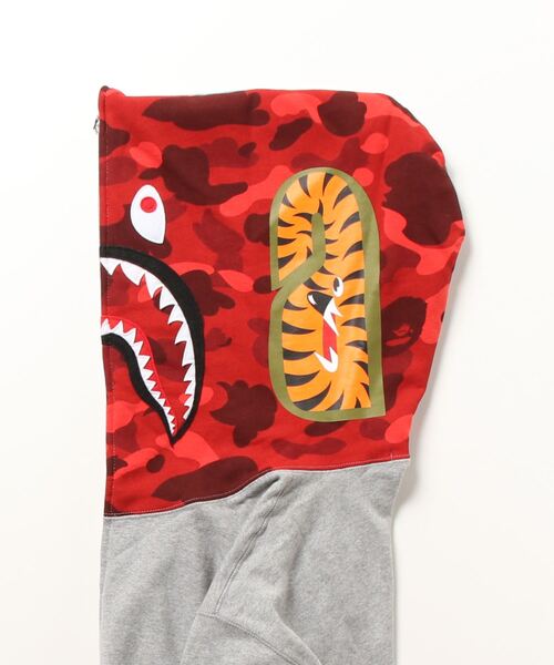 A BATHING APE（アベイシングエイプ）の「COLOR CAMO SHARK FULL ZIP
