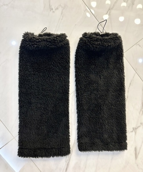 ipugo（イプゴ）の「ipugo/イプゴ ボア素材レッグウォーマー レッグカバー（レッグウォーマー・レディース・クリーム/ブラック・FREE）」の7枚目の写真