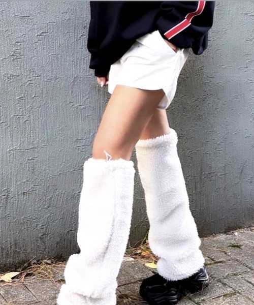 ipugo（イプゴ）の「ipugo/イプゴ ボア素材レッグウォーマー レッグカバー（レッグウォーマー・レディース・クリーム/ブラック・FREE）」の15枚目の写真