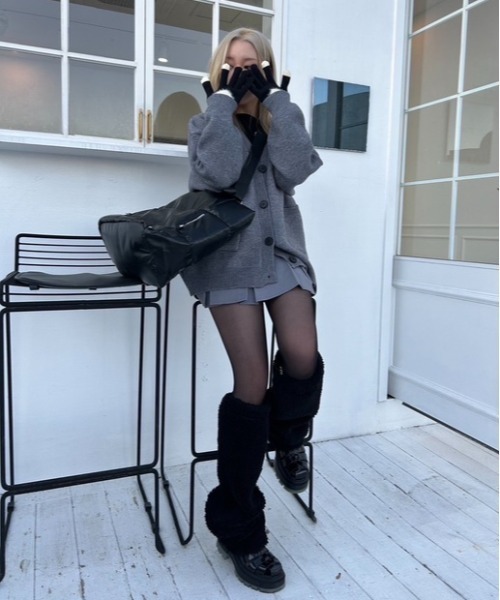 ipugo（イプゴ）の「ipugo/イプゴ ボア素材レッグウォーマー レッグカバー（レッグウォーマー・レディース・クリーム/ブラック・FREE）」の17枚目の写真