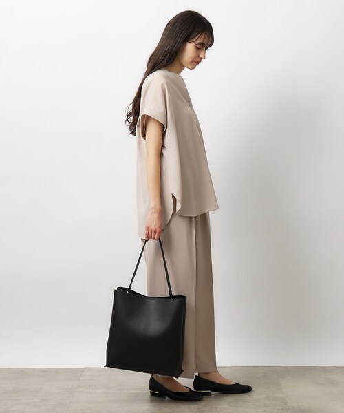 OPAQUE.CLIP（オペークドットクリップ）の「◆【軽量／A4サイズ対応／通勤対応】シュリンク合皮ワンショルダーバッグ（ショルダーバッグ・レディース・ベージュ/ライトグレー/ブラック・00）」の12枚目の写真