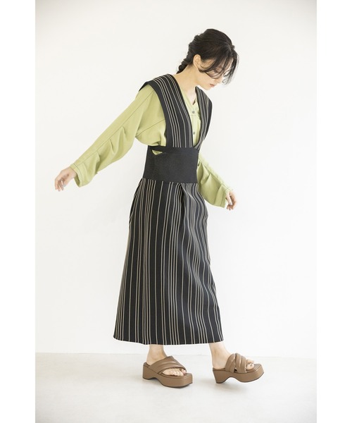 OSMOSIS（オズモーシス）の「ストライプサロペットニットスカート（サロペット/オーバーオール・レディース・ブラック系その他/ブラック/ベージュ系その他・ONE SIZE）」の21枚目の写真