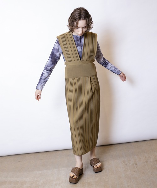 OSMOSIS（オズモーシス）の「ストライプサロペットニットスカート（サロペット/オーバーオール・レディース・ブラック系その他/ブラック/ベージュ系その他・ONE SIZE）」の17枚目の写真